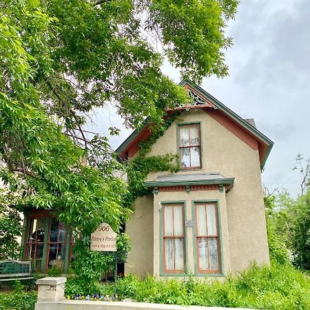 Pansy'S Parlor Bed & Breakfast Golden Exterior photo