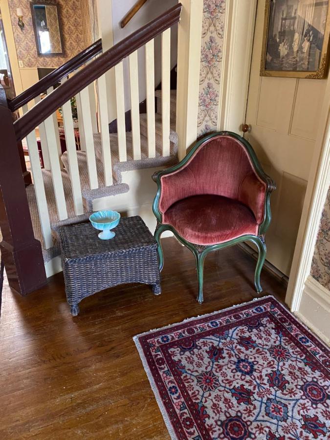 Pansy'S Parlor Bed & Breakfast Golden Exterior photo