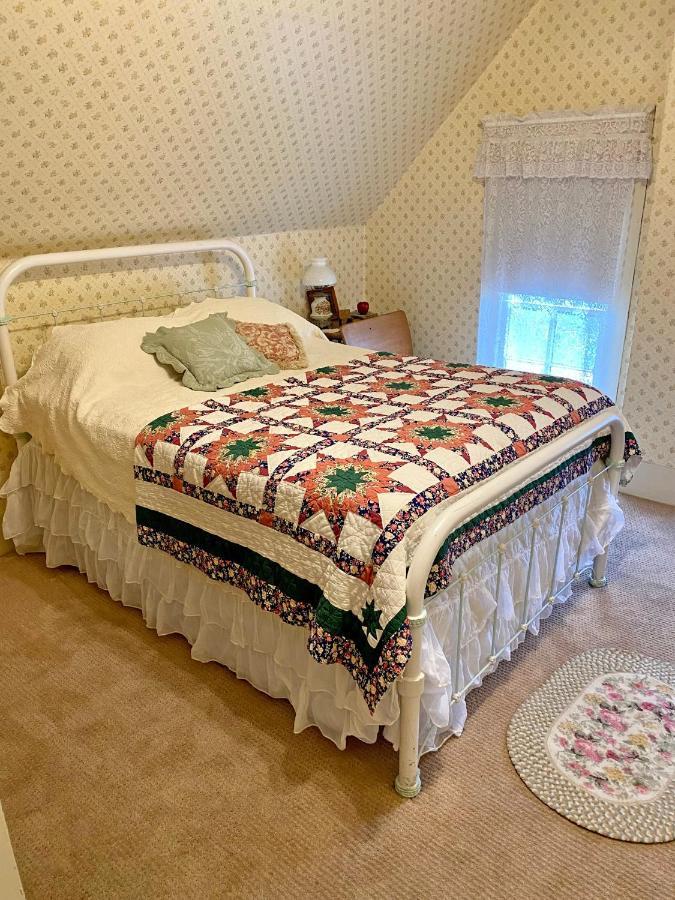 Pansy'S Parlor Bed & Breakfast Golden Exterior photo