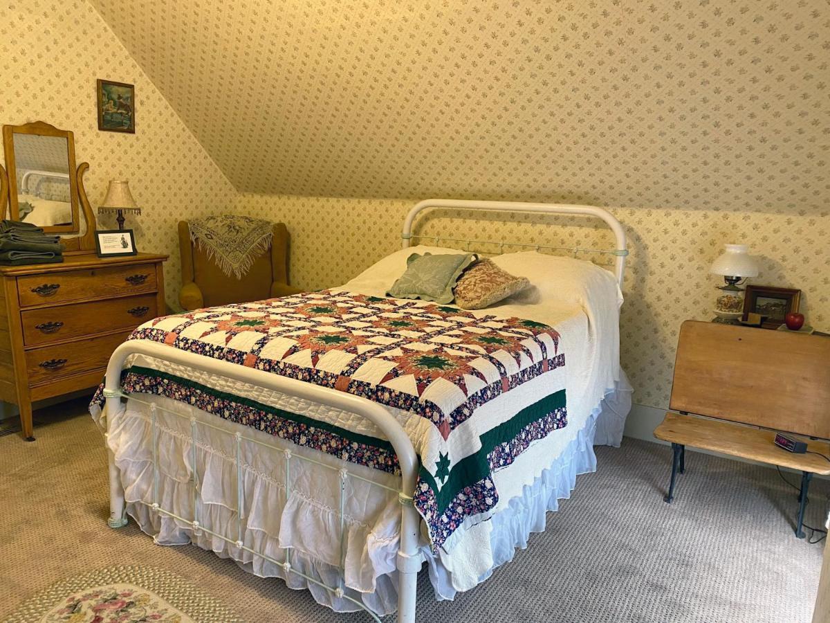 Pansy'S Parlor Bed & Breakfast Golden Exterior photo