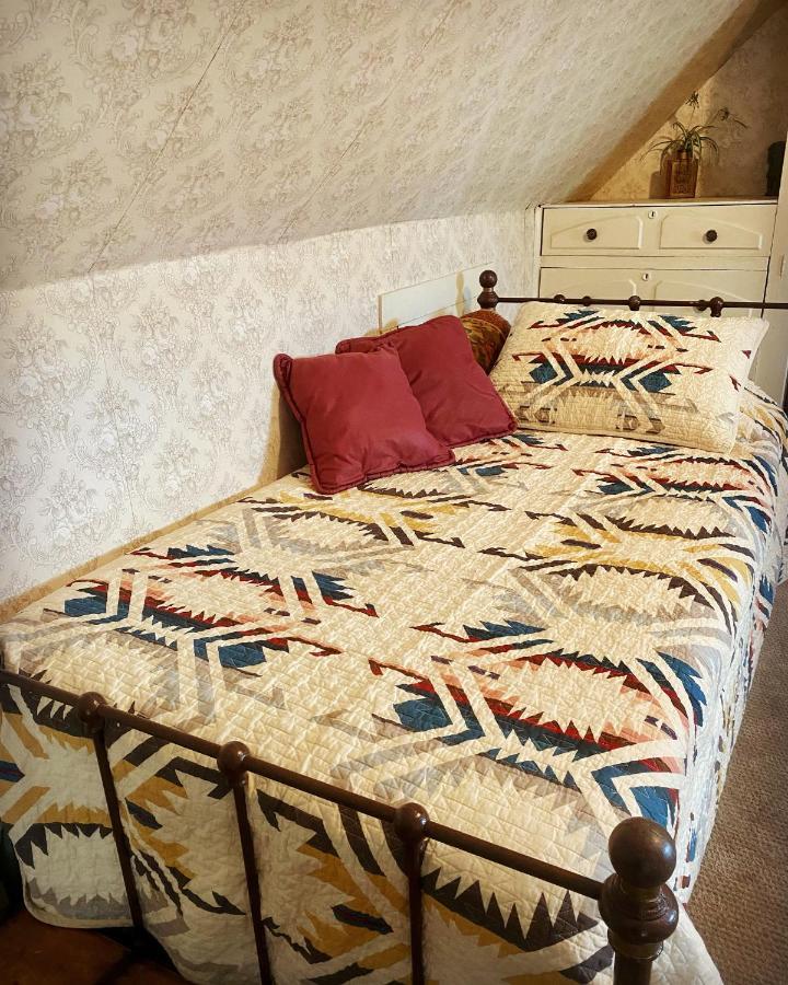 Pansy'S Parlor Bed & Breakfast Golden Exterior photo