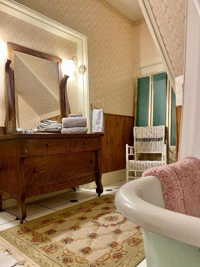 Pansy'S Parlor Bed & Breakfast Golden Exterior photo