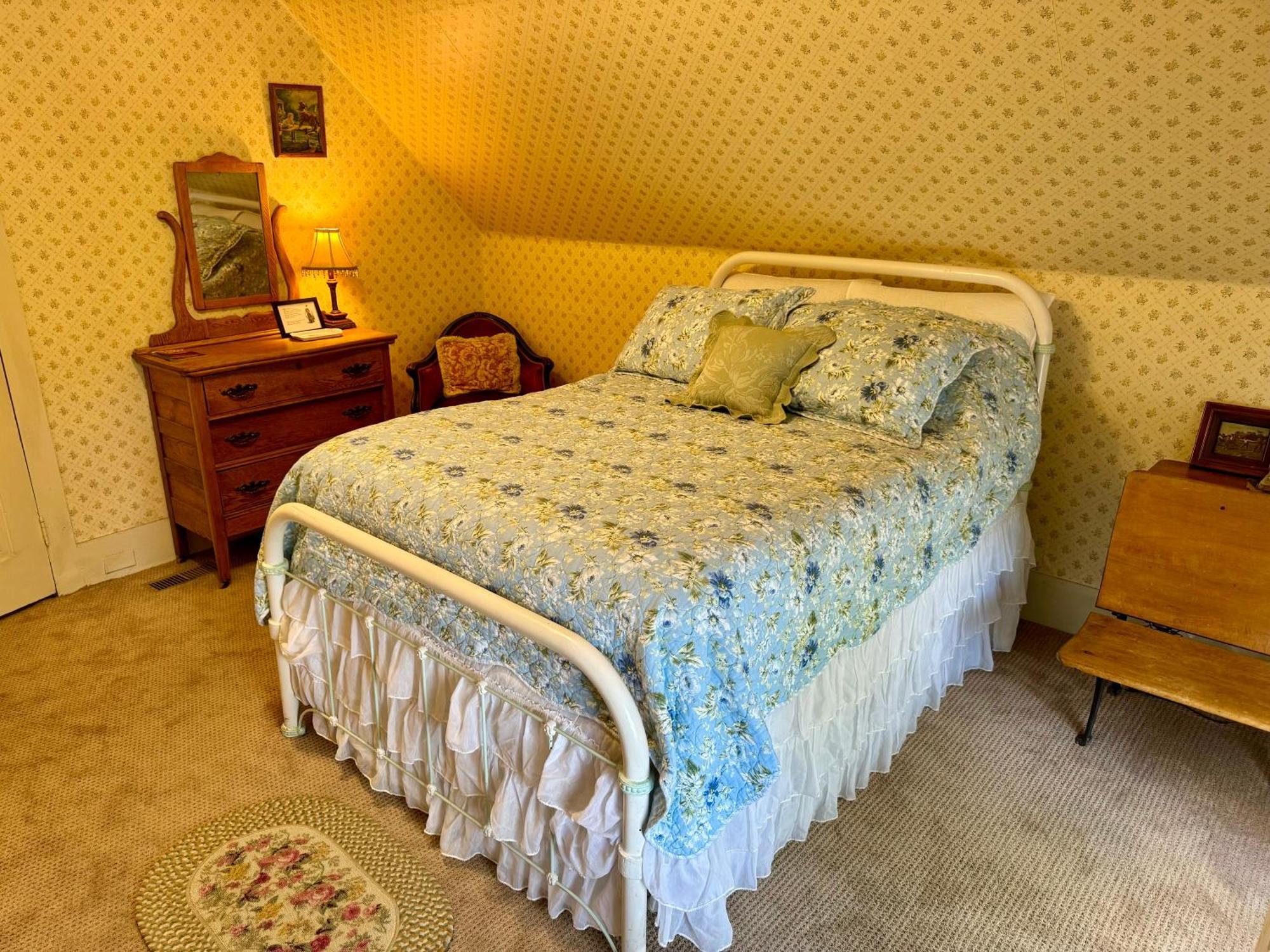 Pansy'S Parlor Bed & Breakfast Golden Exterior photo